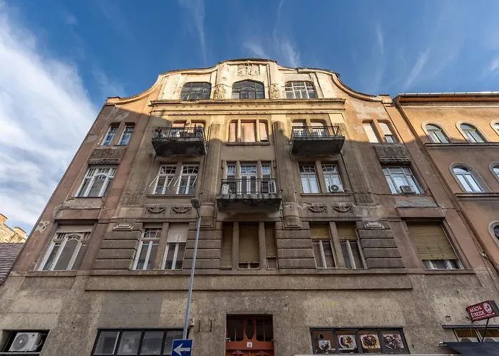 Enigma Estate Apartment